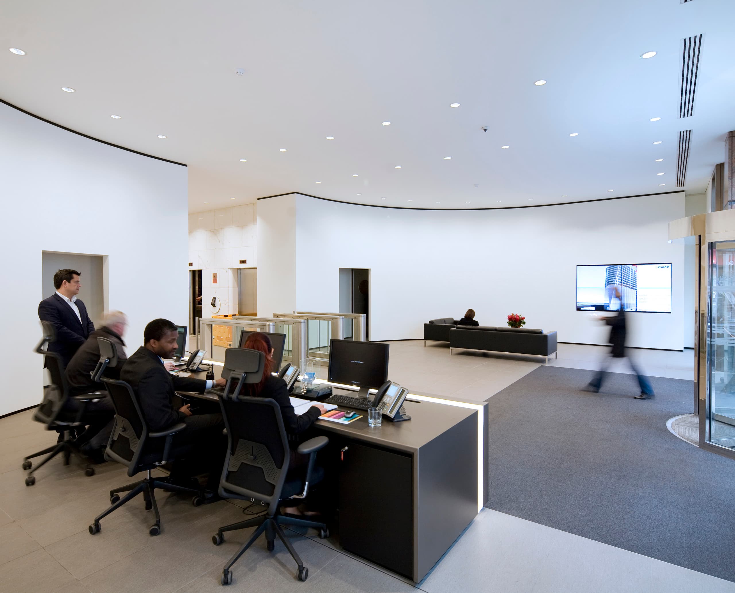 Mace Hauptsitz London Foyer mit Quintessence LED Wallwashern für eine prestigeträchtige Beleuchtung.