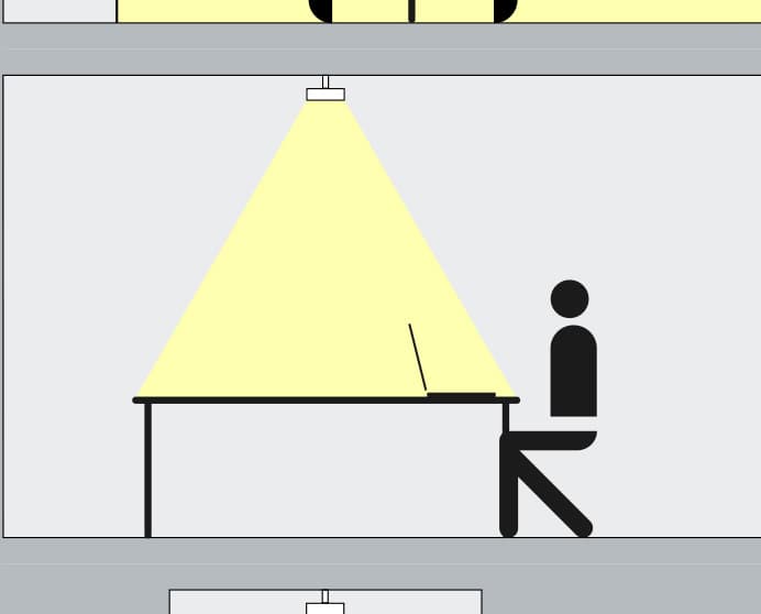 ERCO Downlight für flexible Bürobeleuchtung mit guter Entblendung und gleichmäßiger Ausleuchtung.