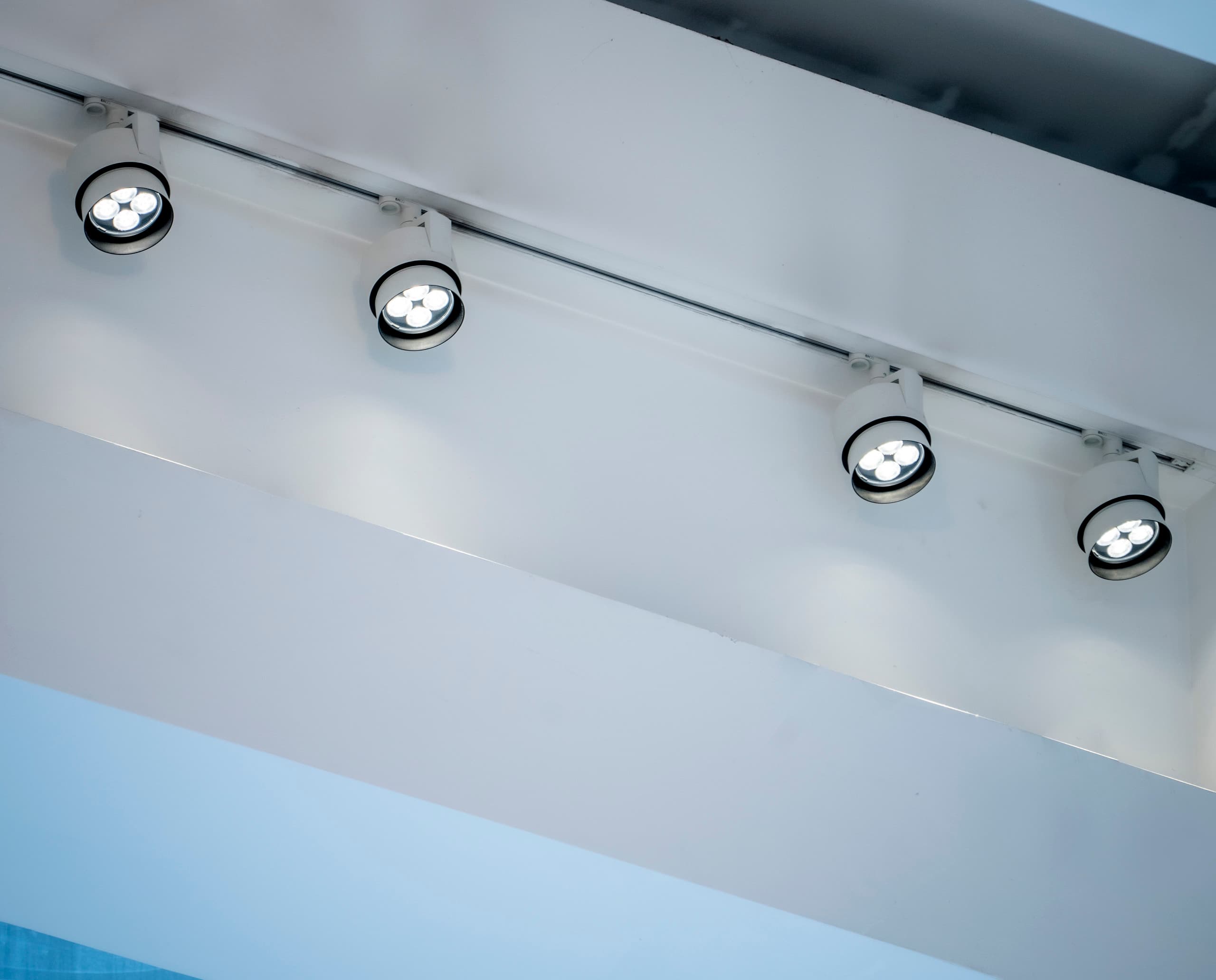 ERCO Parscan LED-Strahler auf einer Schiene, zur Akzentuierung im Ara Pacis Museum.