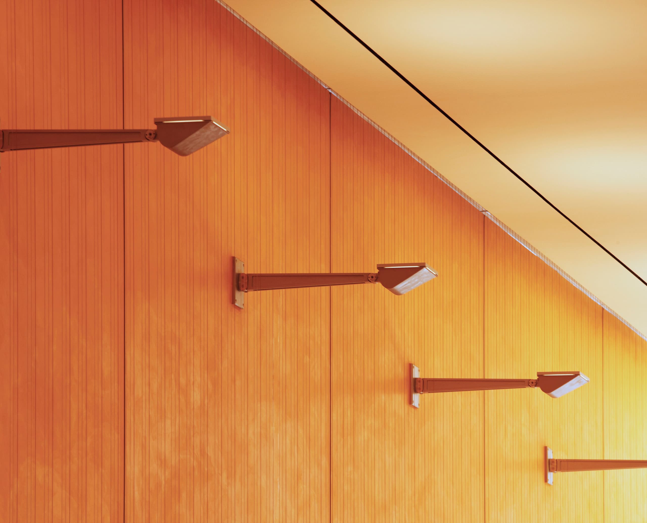 ERCO Lightscoop Flutlichtstrahler an der Wand im New York Times Building.