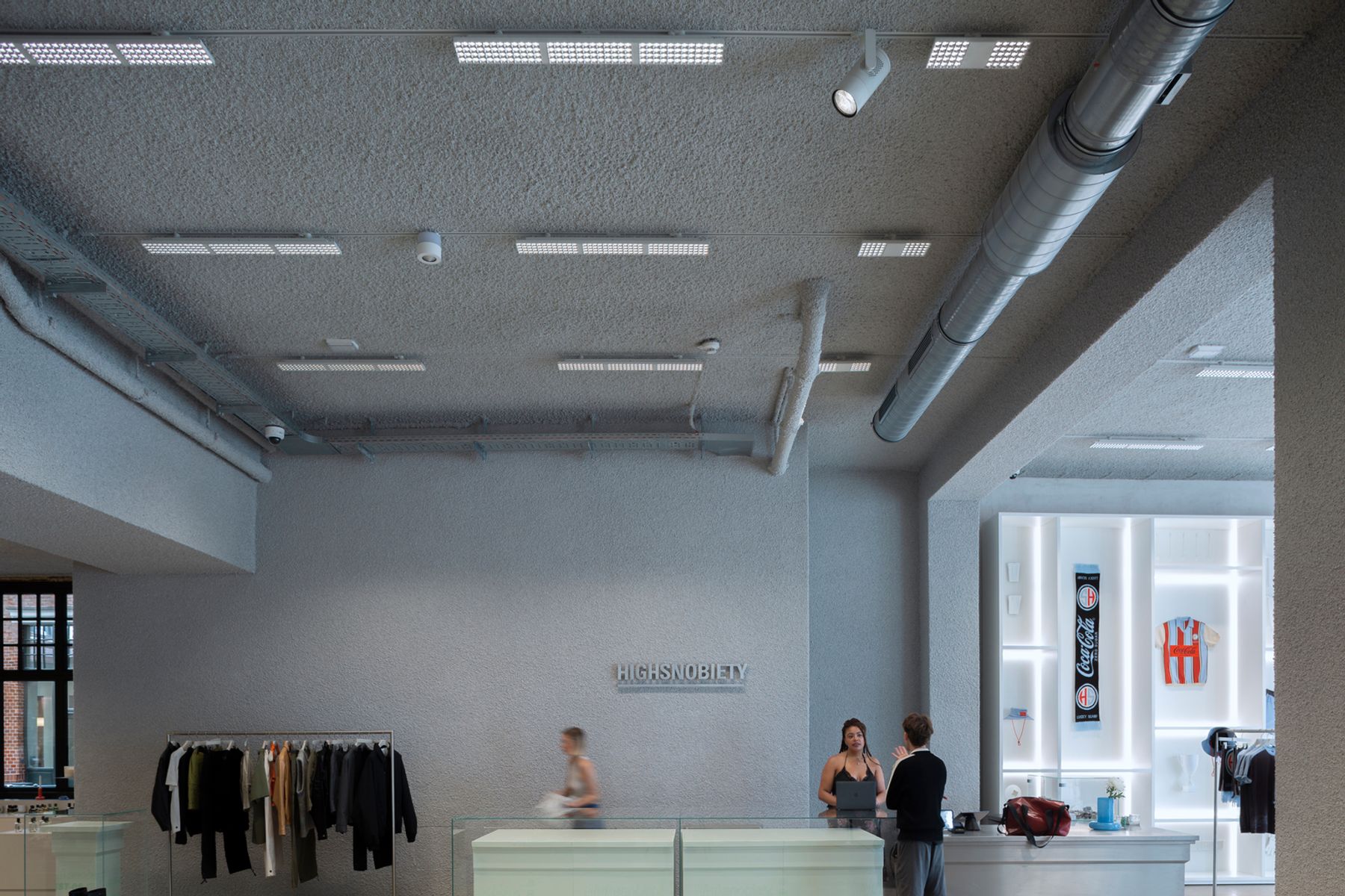 Highsnobiety Flagship Store Unter den Linden, Berlin. Visual concept: Herbert Hofmann & Chloé Techoueyres (Highsnobiety) with VAUST Studio, Berlin. Execution and lighting design: HENNECKE ASSOCIATES, Berlin (Sebastian Hennecke, Christina Blankenburg). Photography: Edgar Zippel.