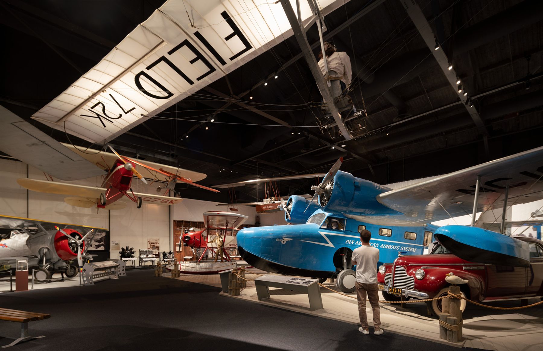 Cradle of Aviation Museum, New York. Lichtplanung: Reed Burkett Lighting Design, St. Louis, MO. Fotografie: Studio SZ / Justin Szeremeta.