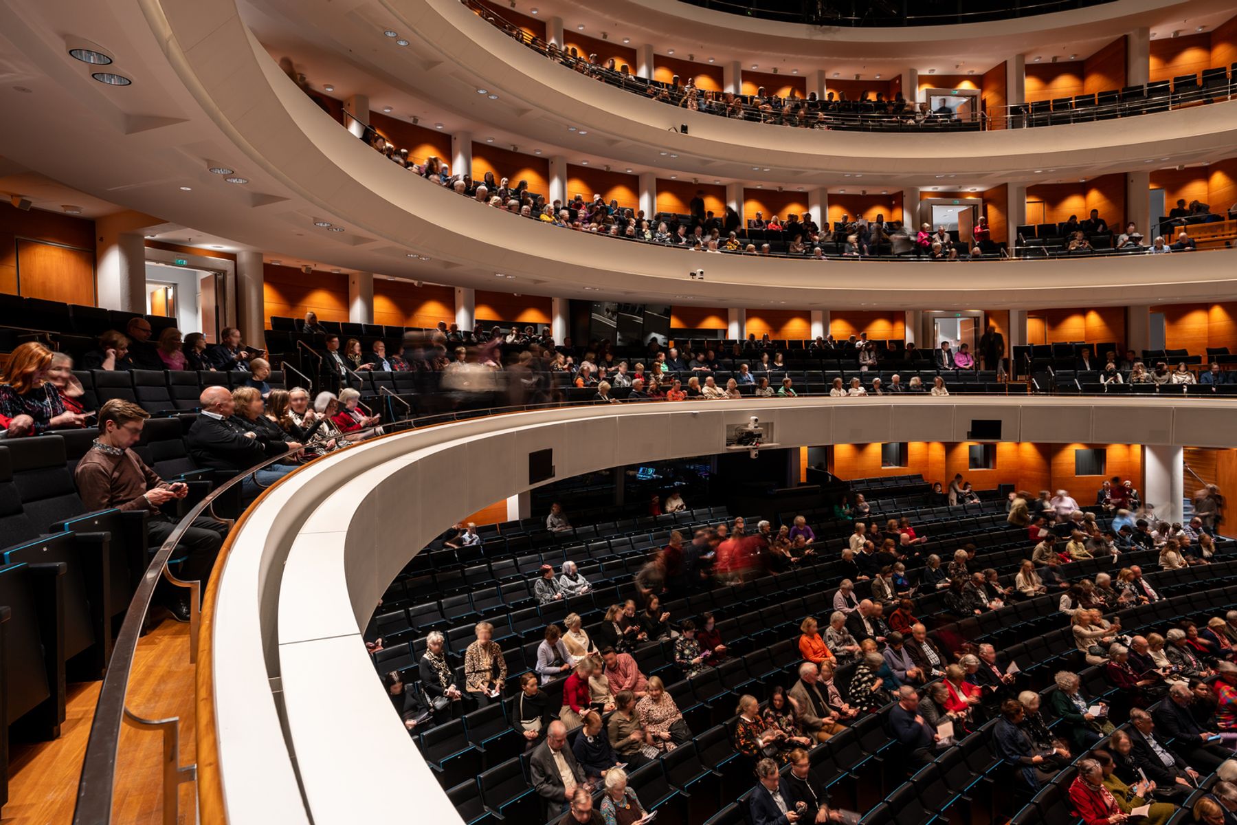 Opéra d’Helsinki. Architecture : Eero Hyvämäki, Jukka Karhunen, Risto Parkkinen, Helsinki ; conception électricité : Reijo Lehtimäki, Ramboll Finland. Conception lumière : Kaisa Lindstedt, Ramboll Finland ; conception électricité : Reijo Lehtimäki, Ramboll Finland. Photographie : Tomasz Majewski.