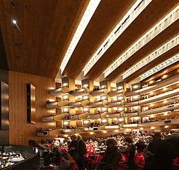 Modernización de la iluminación con tecnología LED del auditorio de la Ópera Estatal de Hamburgo