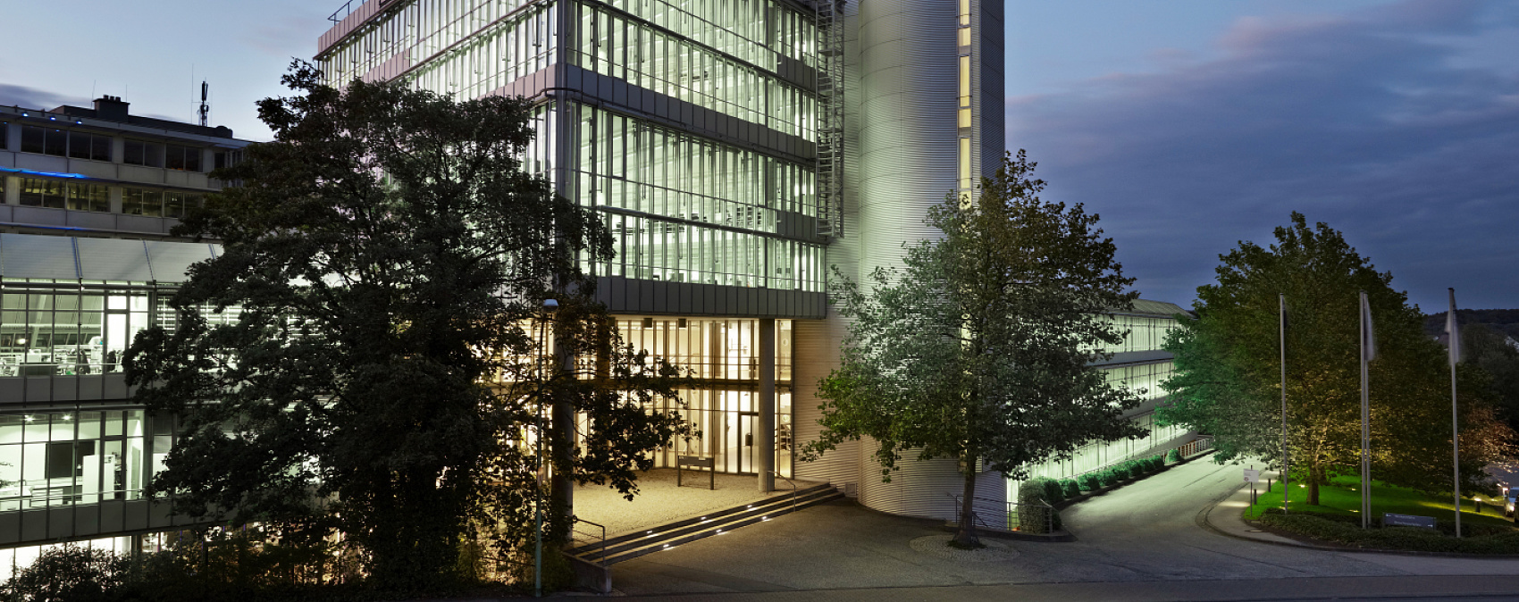 ERCO Light Factory: Architectural lighting design at dusk.