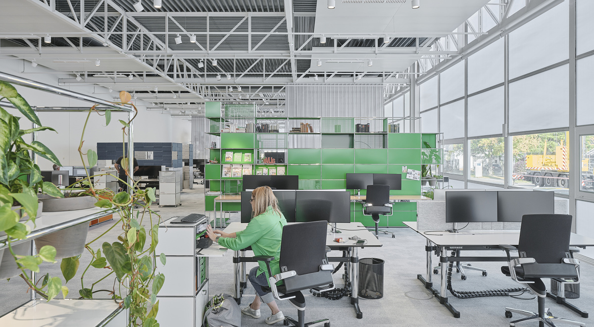 USM Show Office: Light follows architecture and use