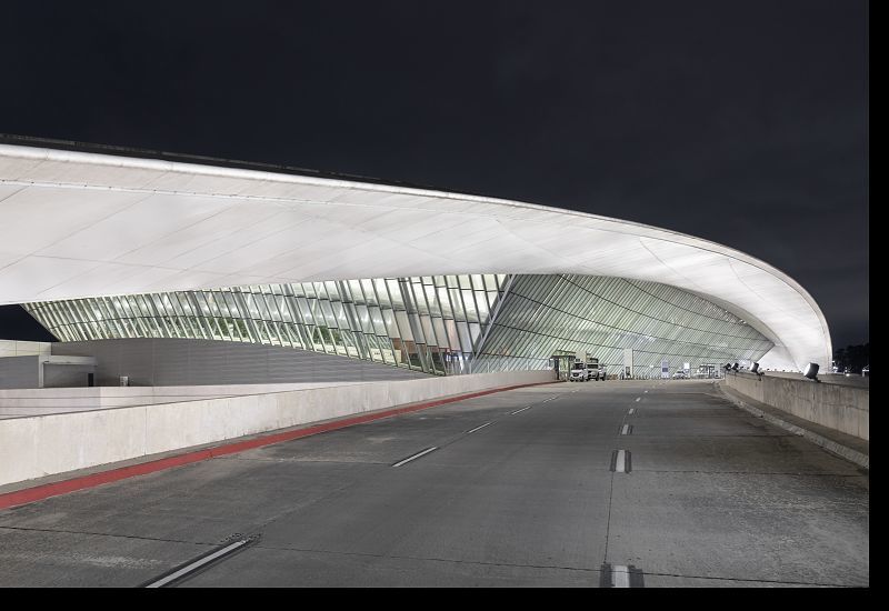 Renovación sostenible con iluminación LED: así ERCO ilumina la puerta de Uruguay al mundo