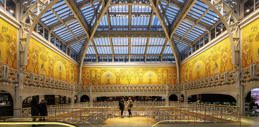 LED light: LED lighting in the La Samaritaine shopping center, Paris