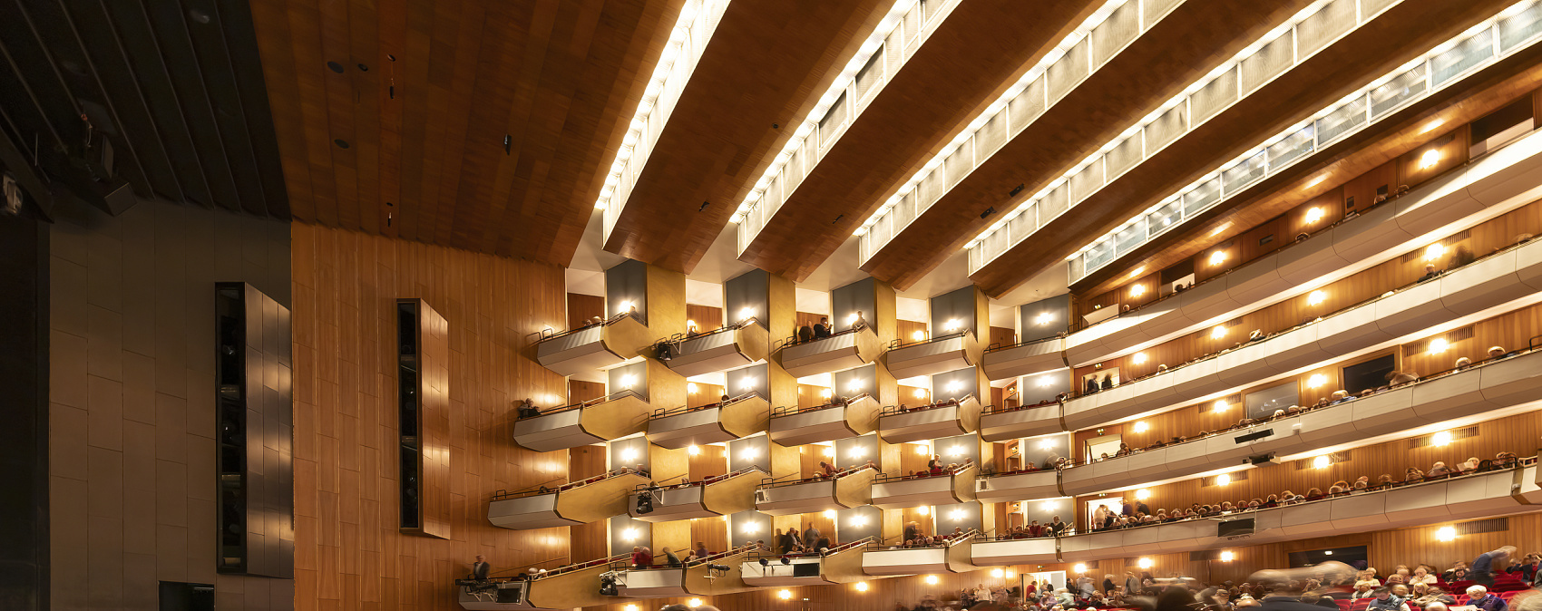 LED-Umrüstung der Saalbeleuchtung an der Hamburgischen Staatsoper, Hamburg, Deutschland